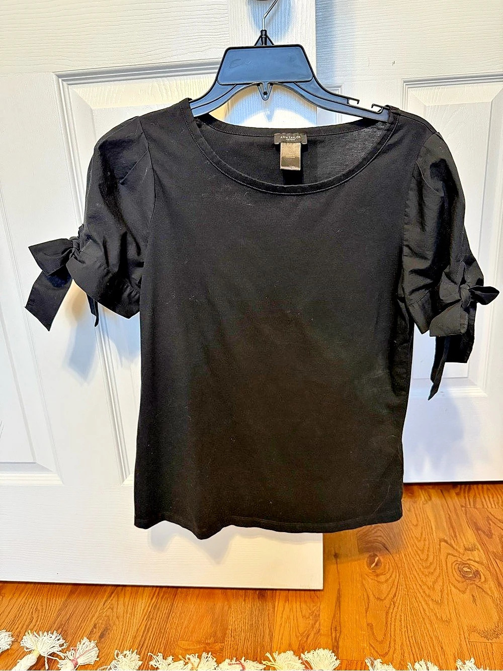 Ann Taylor Factory Short Sleeve Tie Sleeve Top in Black Size Medium Like New